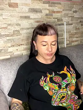 Snapshot of camilaa_lux chatting on 10/29/25, 10:28 camilaa lux online show from 10/29/25, 10:28