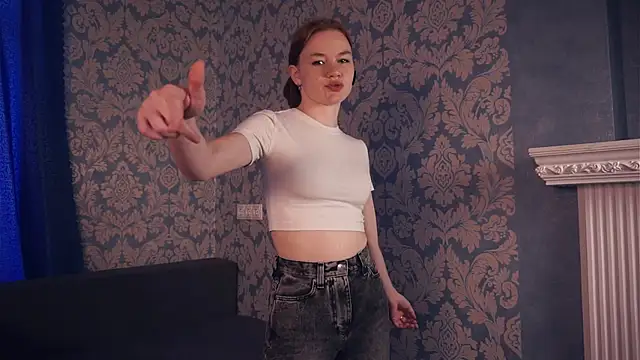 KarlynGow online show from 11/03/25, 06:36