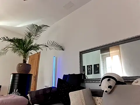 couple mistery online show from 04/19/26, 10:14