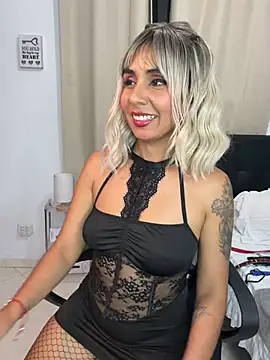 Snapshot of Emilyvalk_ chatting on 05/26/26, 11:01 Emilyvalk online show from 05/26/26, 11:01