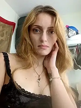 Snapshot of Tessietee chatting on 04/19/26, 07:05 Tessietee online show from 04/19/26, 07:05