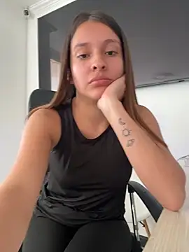 Snapshot of Talia_Bonet chatting on 05/13/26, 04:37 Talia Bonet online show from 05/13/26, 04:37