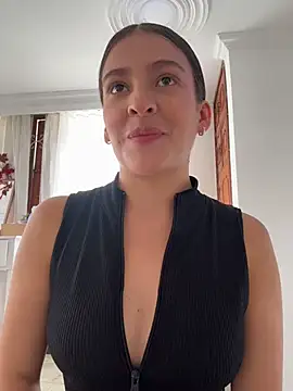 Snapshot of Talia_Bonet chatting on 06/26/26, 04:00 Talia Bonet online show from 06/26/26, 04:00