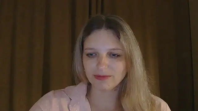 Snapshot of ElisSky301 chatting on 04/19/26, 08:33 ElisSky301 online show from 04/19/26, 08:33