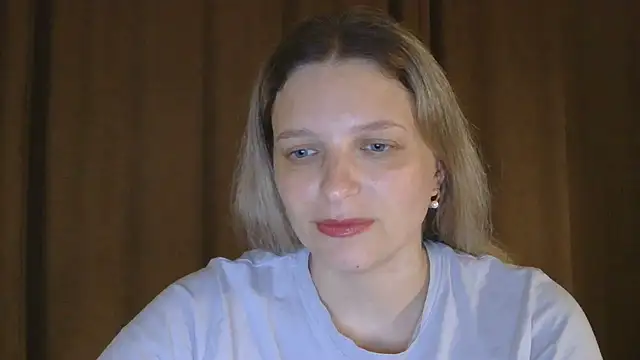 Snapshot of ElisSky301 chatting on 04/24/26, 07:49 ElisSky301 online show from 04/24/26, 07:49