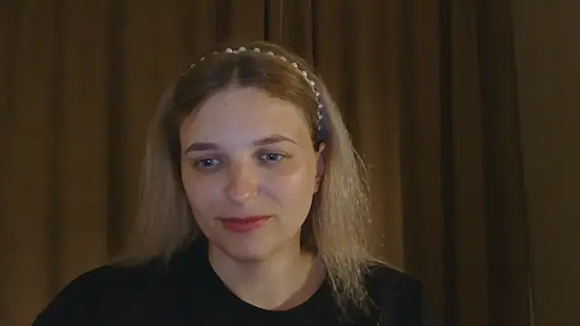 Snapshot of ElisSky301 chatting on 05/10/26, 08:14 ElisSky301 online show from 05/10/26, 08:14