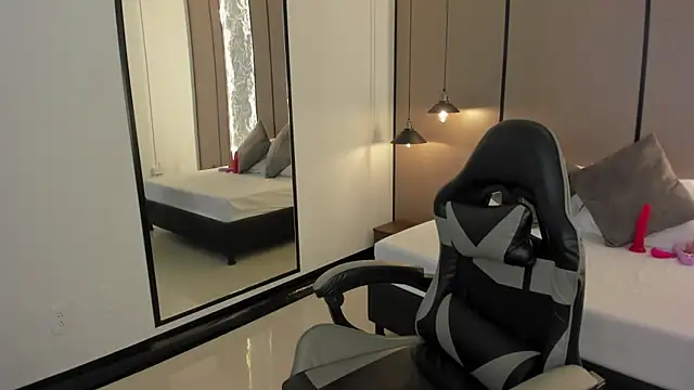 mia collins96 online show from 10/25/25, 03:25