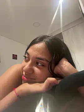 Snapshot of aly_nicols chatting on 07/19/26, 05:33 aly nicols online show from 07/19/26, 05:33