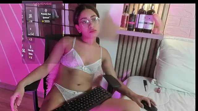 Snapshot of medussa_sexi chatting on 02/12/26, 01:33 medussa sexi online show from 02/12/26, 01:33