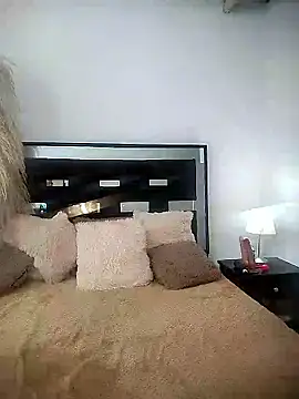 Snapshot of AmberBlazzee chatting on 10/21/25, 01:34 AmberBlazzee online show from 10/21/25, 01:34