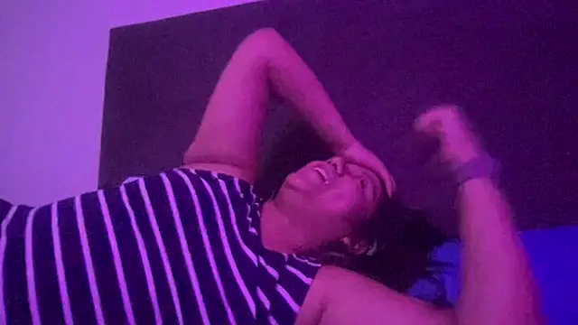 Kmiii21 online show from 04/26/26, 03:59