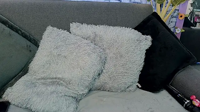 mia roux1 online show from 12/22/25, 07:44