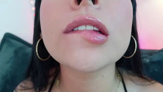 mia roux1 online show from 04/11/26, 08:13