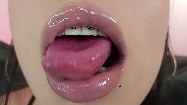 mia roux1 online show from 05/28/26, 10:51