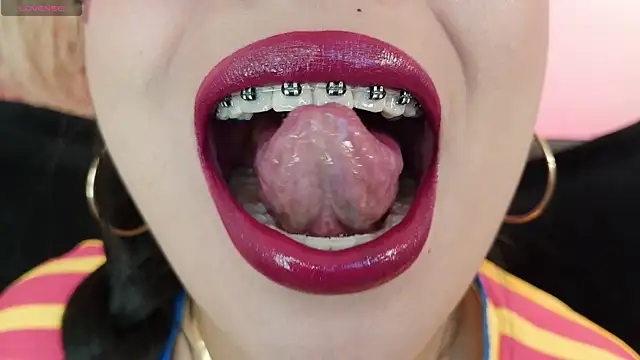 mia roux1 online show from 06/07/26, 10:35