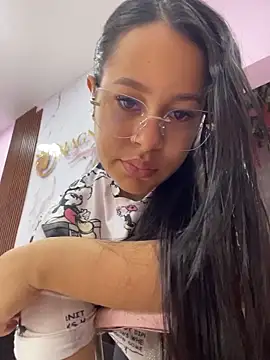 Snapshot of PaulaCruz01 chatting on 02/07/26, 08:12 PaulaCruz01 online show from 02/07/26, 08:12