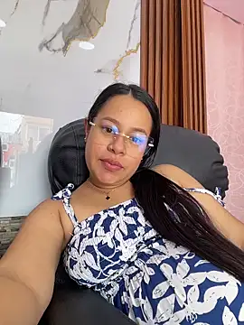 Snapshot of PaulaCruz01 chatting on 02/27/26, 08:42 PaulaCruz01 online show from 02/27/26, 08:42