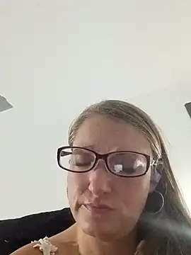 creamylittlecupcake online show from 10/23/25, 10:03