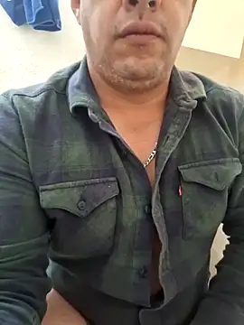 Snapshot of Manu2412 chatting on 10/31/25, 09:32 Manu2412 online show from 10/31/25, 09:32