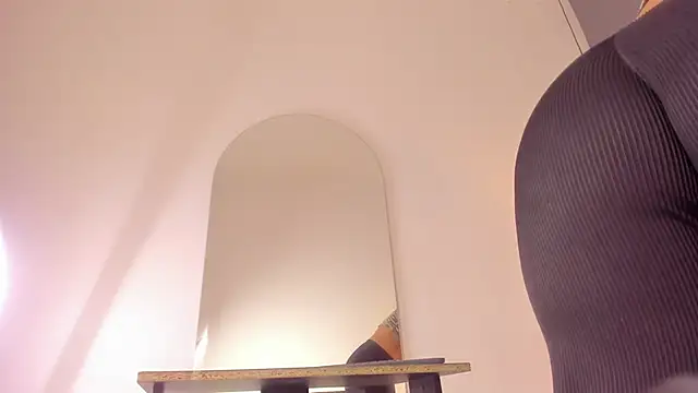 Snapshot of Miss_ambrer_ chatting on 06/30/26, 04:13 Miss ambrer online show from 06/30/26, 04:13
