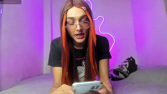 Mika  velvet online show from 10/27/25, 10:14