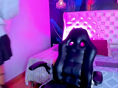 Mika  velvet online show from 02/02/26, 08:51