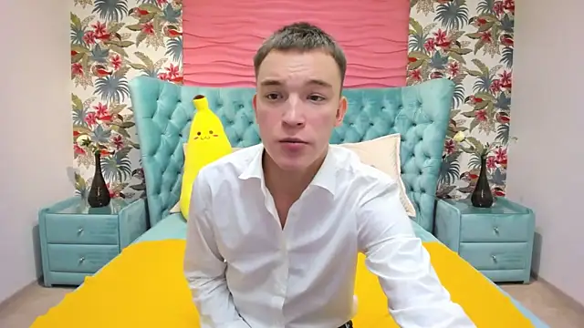 Derek Banville online show from 10/31/25, 01:01