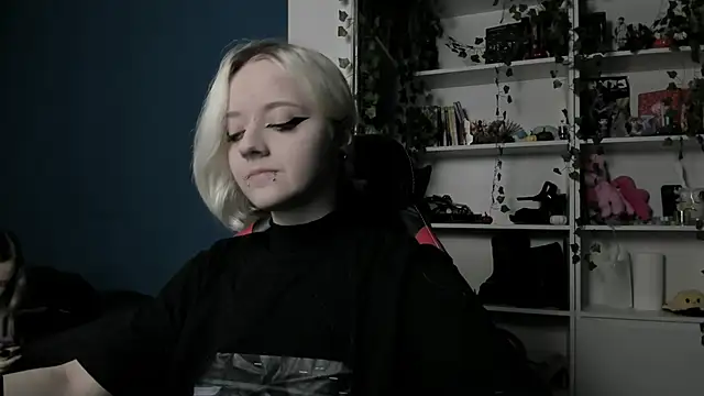 Holy Mistress S online show from 11/21/25, 09:19