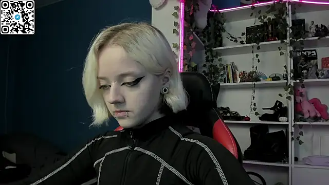 Holy Mistress S online show from 12/05/25, 10:13