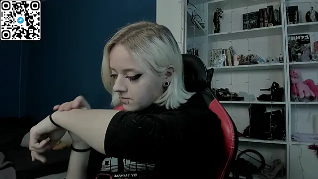 Holy Mistress S online show from 12/19/25, 10:00