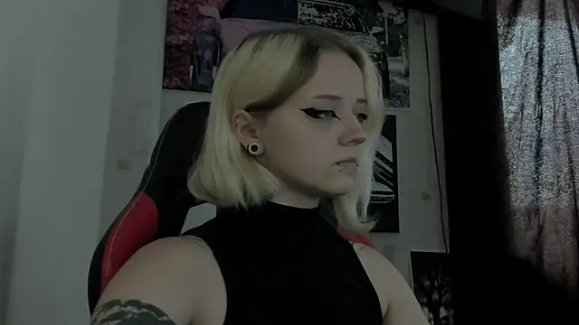 Snapshot of Holy_Mistress_S chatting on 07/06/26, 07:27 Holy Mistress S online show from 07/06/26, 07:27
