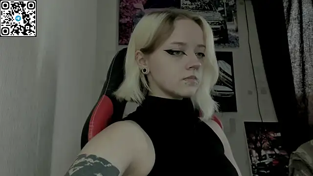 Snapshot of Holy_Mistress_S chatting on 07/12/26, 08:27 Holy Mistress S online show from 07/12/26, 08:27
