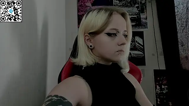Snapshot of Holy_Mistress_S chatting on 07/18/26, 10:19 Holy Mistress S online show from 07/18/26, 10:19