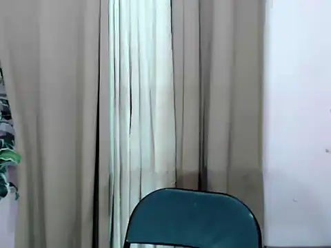 Snapshot of Felicity_lux chatting on 06/27/26, 04:28 Felicity lux online show from 06/27/26, 04:28