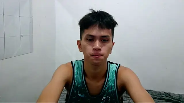 femboykael online show from 10/23/25, 12:26