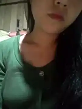 Quynhsumon online show from 10/31/25, 01:01