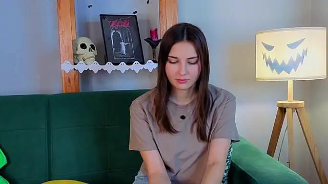 KateCahee online show from 10/30/25, 01:40