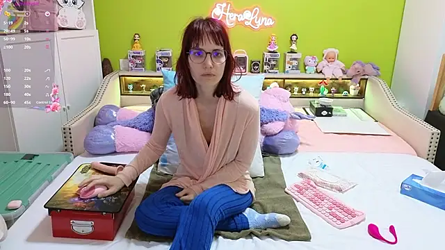  HeraLuna  online show from 03/12/26, 09:43