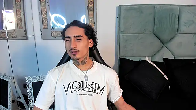 Mr Strike online show from 10/28/25, 02:26