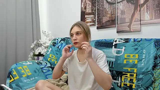 Tenderly Sophie online show from 05/27/26, 01:02