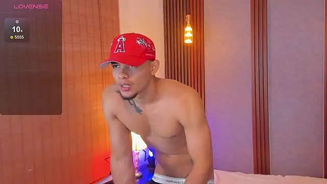 Snapshot of Arthur_Louis chatting on 10/31/25, 01:23 Arthur Louis online show from 10/31/25, 01:23