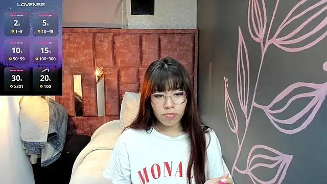 Chloe  Brooks  online show from 10/22/25, 08:41