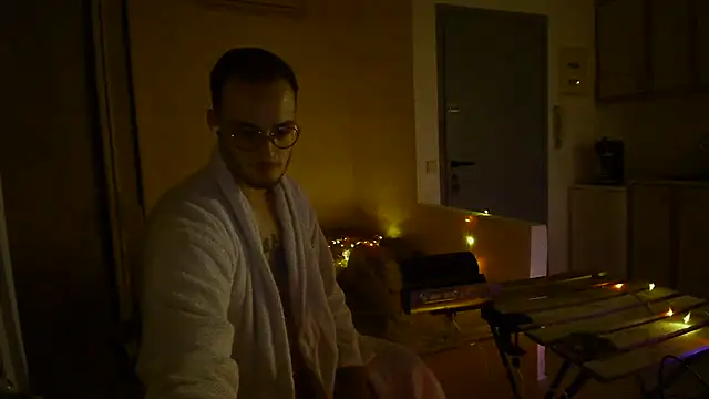 Snapshot of VenyxTrend chatting on 11/12/25, 05:13 VenyxTrend online show from 11/12/25, 05:13