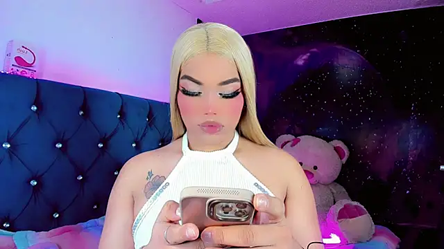 Snapshot of Alannys_xHotx chatting on 02/18/26, 04:30 Alannys xHotx online show from 02/18/26, 04:30