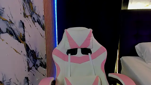 Scarlet DLuce online show from 11/26/25, 09:10