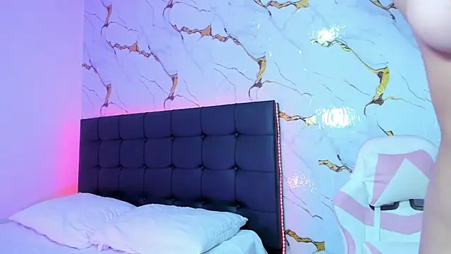 Scarlet DLuce online show from 04/01/26, 09:10