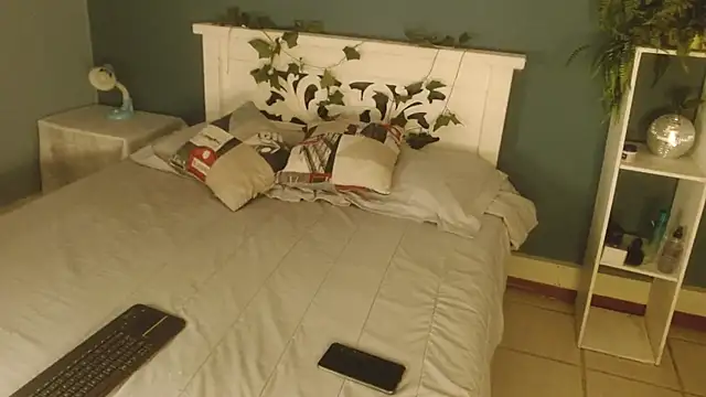 Samantha  Benet online show from 11/25/25, 08:09