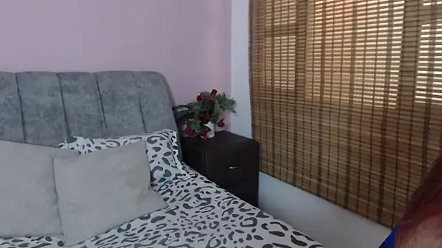 Snapshot of Samantha__Benet chatting on 06/19/26, 04:06 Samantha Benet online show from 06/19/26, 04:06