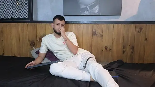 Maxcole 07 online show from 01/11/26, 07:30