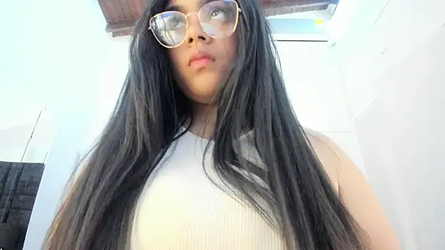 EmmadaSilva online show from 03/19/26, 04:22